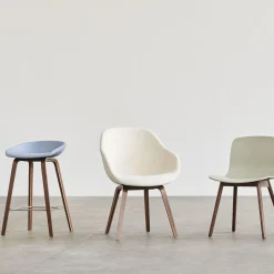 About a chair AAC 123 - Noyer