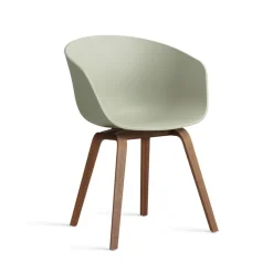 About a chair AAC 22 - pied bois