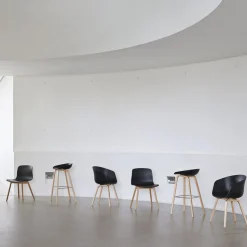 About a chair pieds bois AAC 12