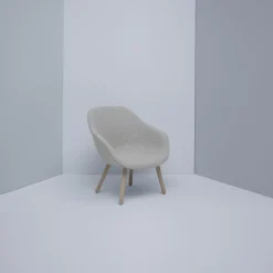 About A Lounge Chair AAL 92
