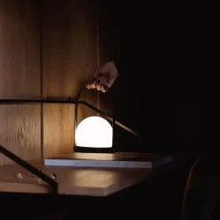 Carrie lampe à poser portable