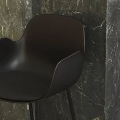 Chaise de bar Form avec accoudoirs