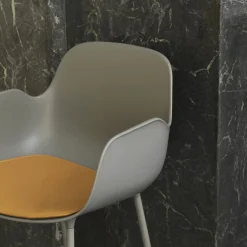 Chaise de bar Form avec accoudoirs