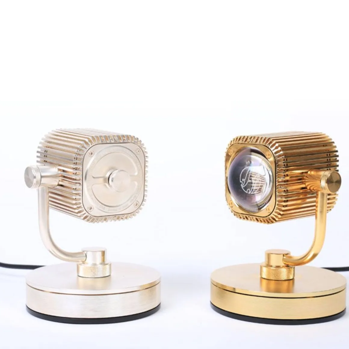 Corduroy II Spot sur Socle