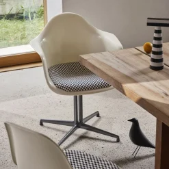 DAL Fiberglass Armchair - La Fonda base