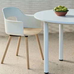 Layout 222 Fauteuil - Pieds bois - Bicolore