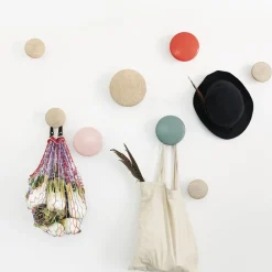 The Dots patère medium - chêne naturel (diam. 13cm)